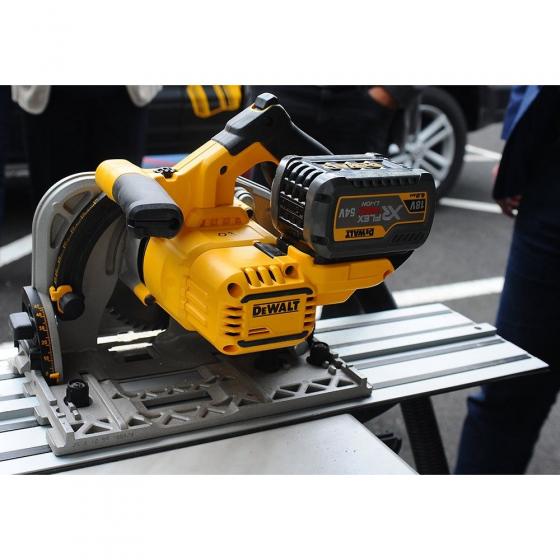 Аккумуляторная бесщеточная погружная дисковая пила DEWALT DCS520NT